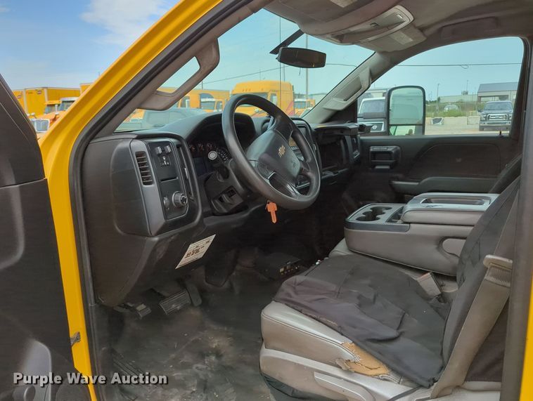 image for item MY9506 2016  Chevrolet Silverado 3500HD  utility bed pickup truck