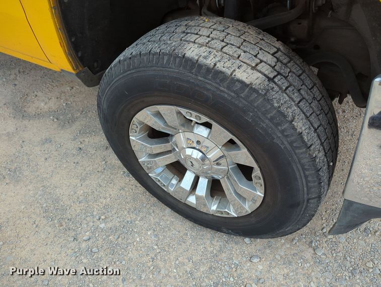 image for item MY9506 2016  Chevrolet Silverado 3500HD  utility bed pickup truck