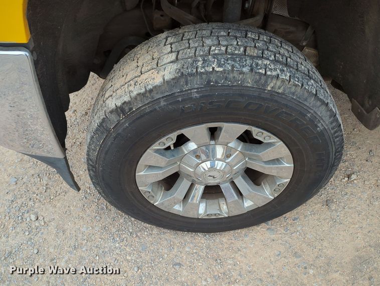 image for item MY9506 2016  Chevrolet Silverado 3500HD  utility bed pickup truck