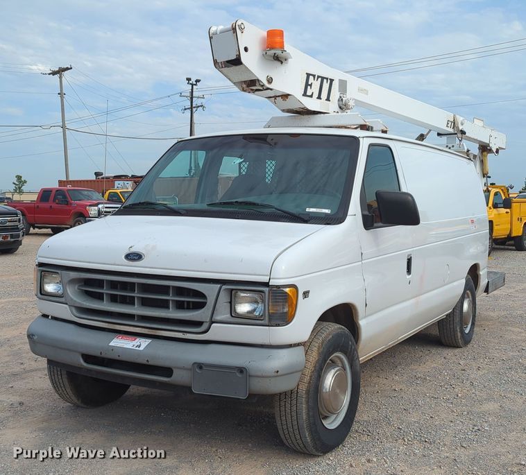 image for item MY9508 2000  Ford E350 Super Duty  van with bucket lift