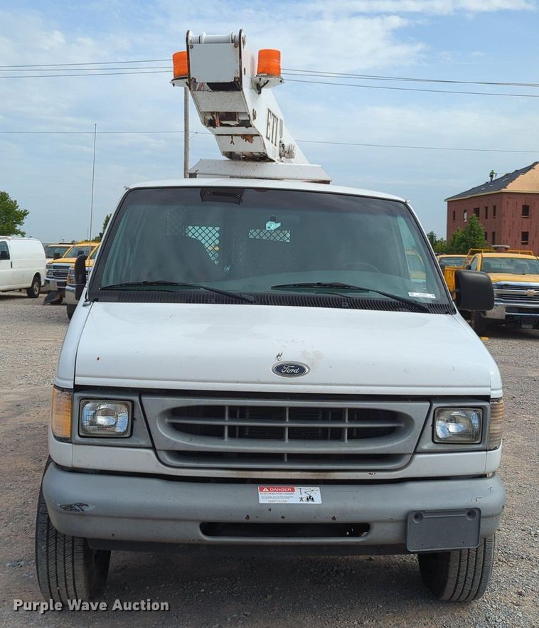 image for item MY9508 2000  Ford E350 Super Duty  van with bucket lift