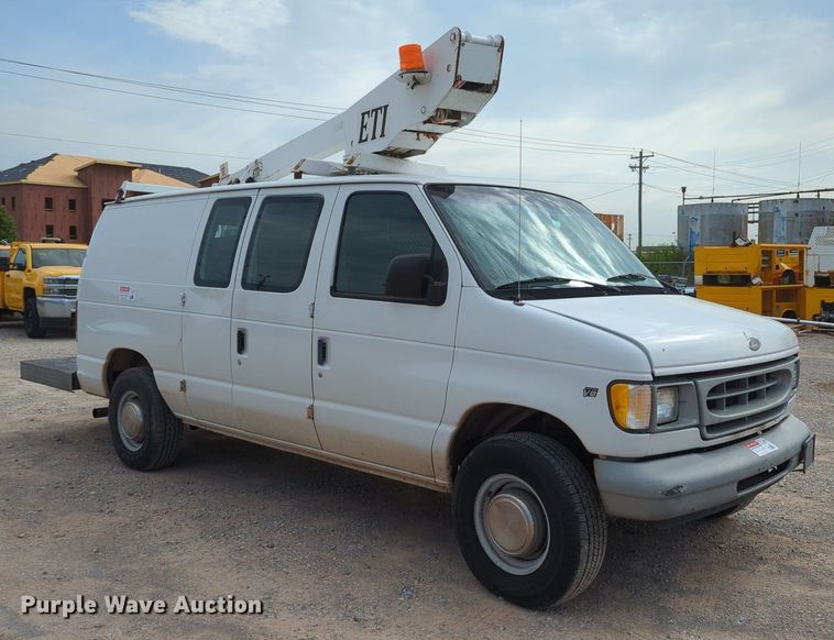 image for item MY9508 2000  Ford E350 Super Duty  van with bucket lift