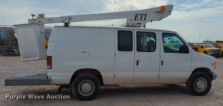 image for item MY9508 2000  Ford E350 Super Duty  van with bucket lift