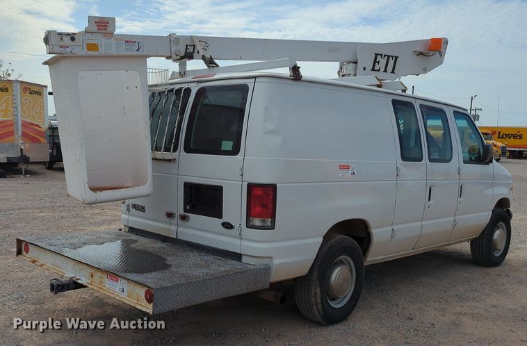 image for item MY9508 2000  Ford E350 Super Duty  van with bucket lift