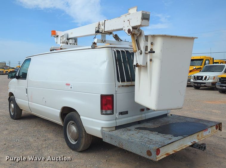 image for item MY9508 2000  Ford E350 Super Duty  van with bucket lift