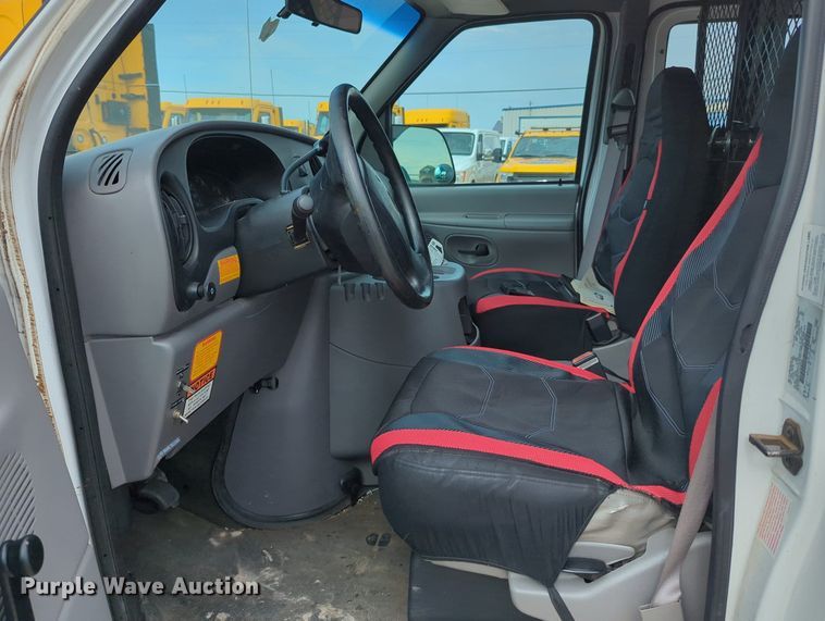 image for item MY9508 2000  Ford E350 Super Duty  van with bucket lift