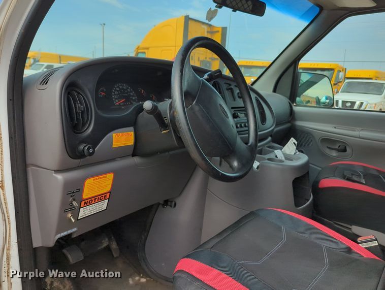 image for item MY9508 2000  Ford E350 Super Duty  van with bucket lift