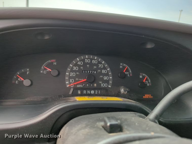 image for item MY9508 2000  Ford E350 Super Duty  van with bucket lift