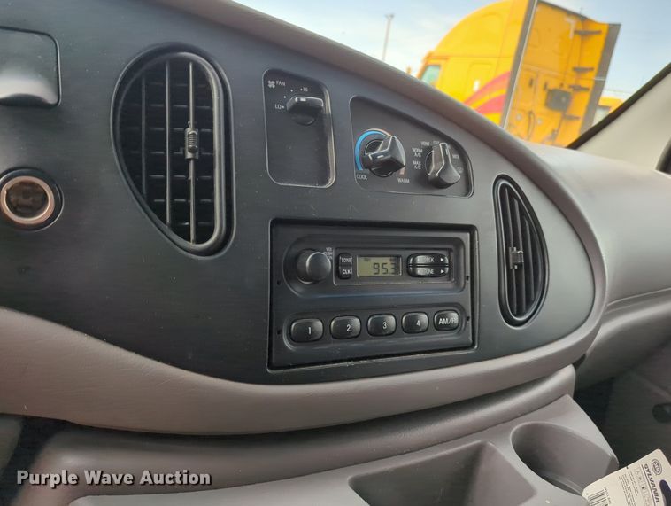 image for item MY9508 2000  Ford E350 Super Duty  van with bucket lift