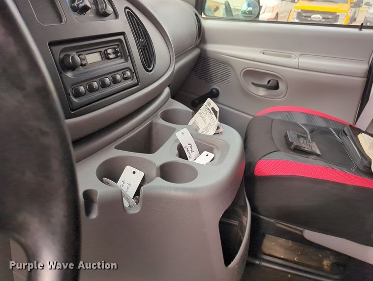 image for item MY9508 2000  Ford E350 Super Duty  van with bucket lift