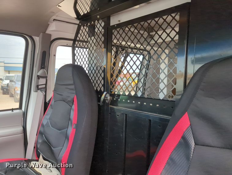 image for item MY9508 2000  Ford E350 Super Duty  van with bucket lift