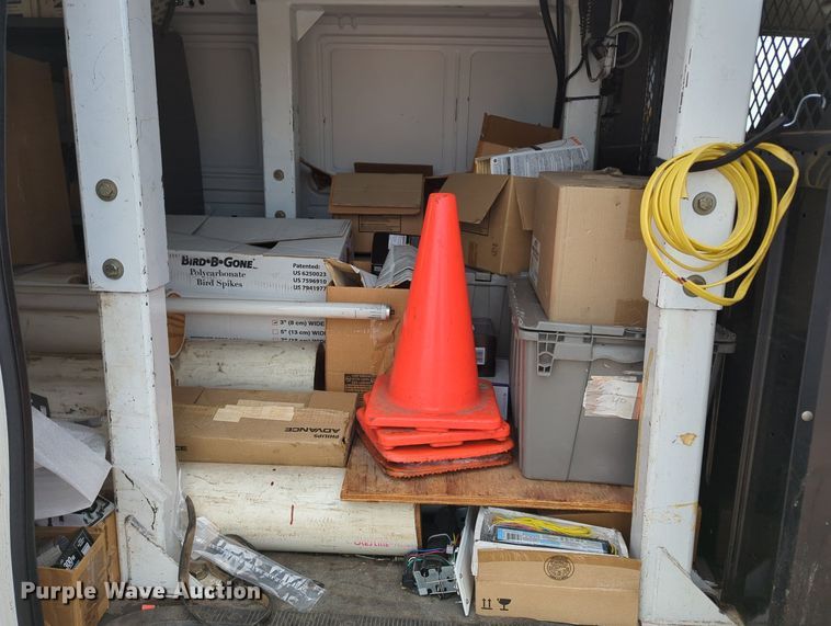 image for item MY9508 2000  Ford E350 Super Duty  van with bucket lift