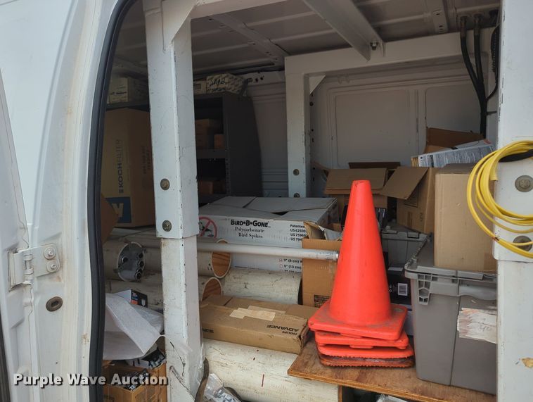 image for item MY9508 2000  Ford E350 Super Duty  van with bucket lift