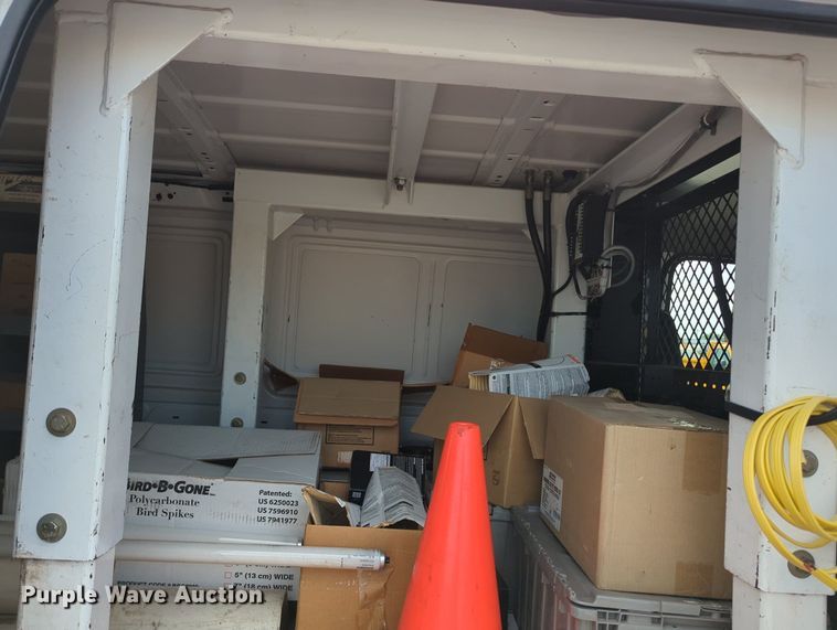 image for item MY9508 2000  Ford E350 Super Duty  van with bucket lift