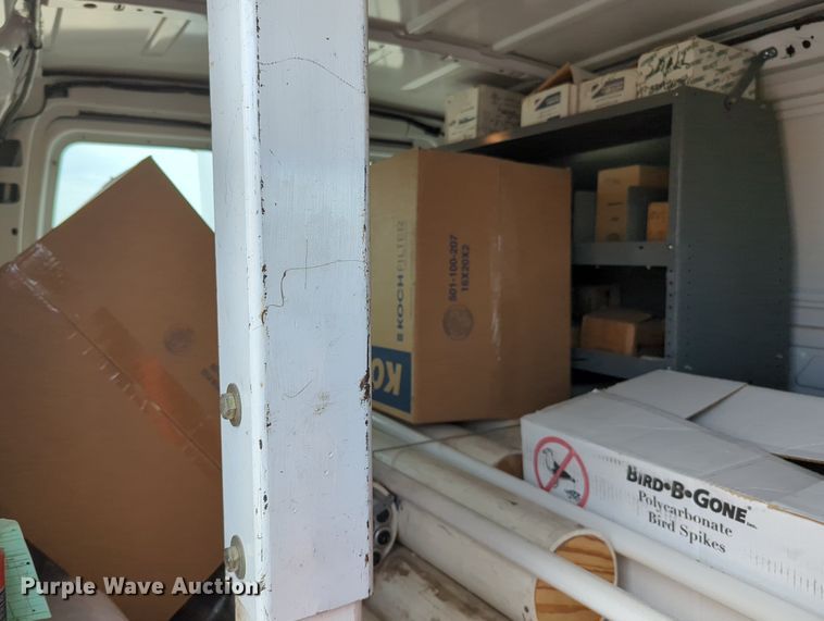 image for item MY9508 2000  Ford E350 Super Duty  van with bucket lift