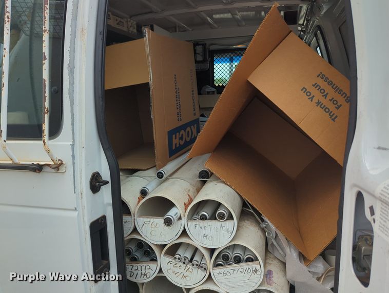 image for item MY9508 2000  Ford E350 Super Duty  van with bucket lift