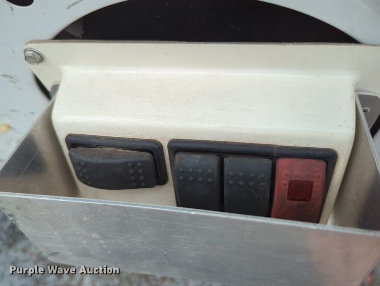 image for item MY9508 2000  Ford E350 Super Duty  van with bucket lift