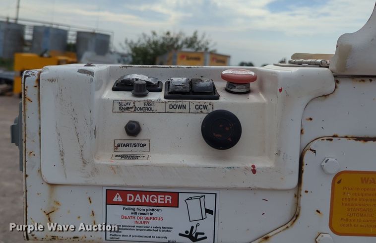 image for item MY9508 2000  Ford E350 Super Duty  van with bucket lift