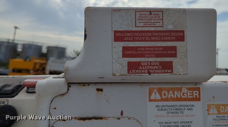 image for item MY9508 2000  Ford E350 Super Duty  van with bucket lift