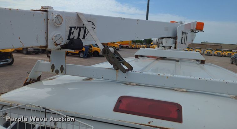 image for item MY9508 2000  Ford E350 Super Duty  van with bucket lift