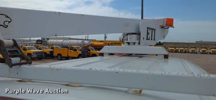 image for item MY9508 2000  Ford E350 Super Duty  van with bucket lift