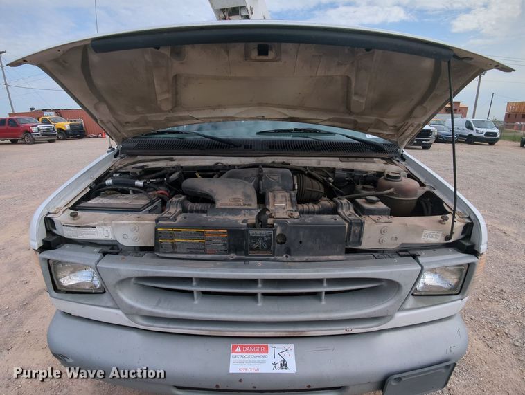 image for item MY9508 2000  Ford E350 Super Duty  van with bucket lift