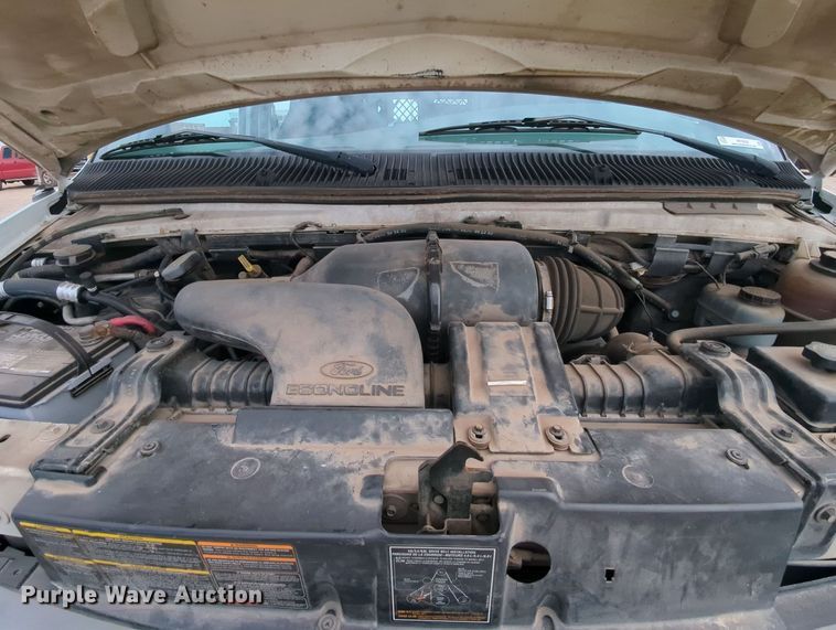 image for item MY9508 2000  Ford E350 Super Duty  van with bucket lift