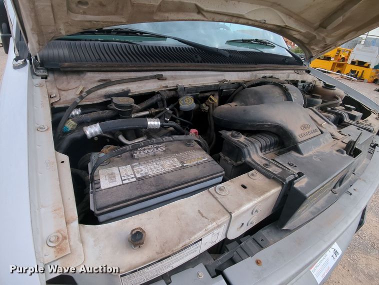 image for item MY9508 2000  Ford E350 Super Duty  van with bucket lift