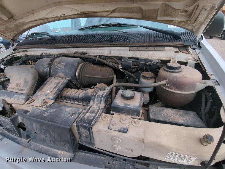 image for item MY9508 2000  Ford E350 Super Duty  van with bucket lift