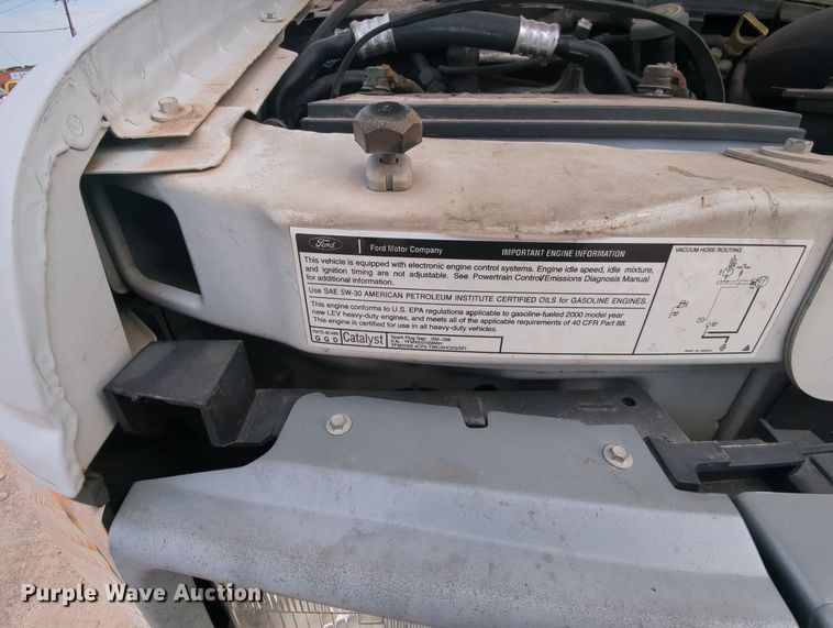 image for item MY9508 2000  Ford E350 Super Duty  van with bucket lift