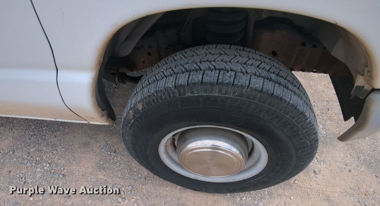 image for item MY9508 2000  Ford E350 Super Duty  van with bucket lift