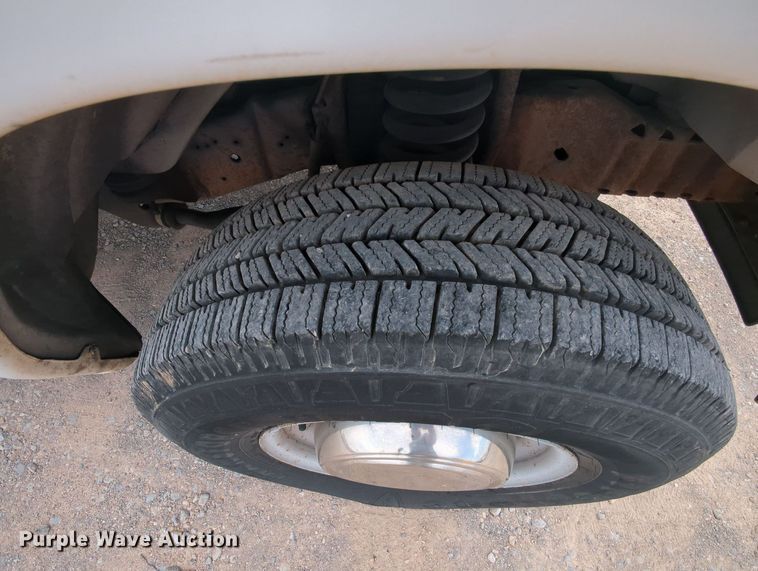 image for item MY9508 2000  Ford E350 Super Duty  van with bucket lift