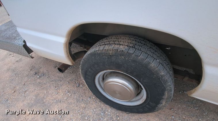 image for item MY9508 2000  Ford E350 Super Duty  van with bucket lift