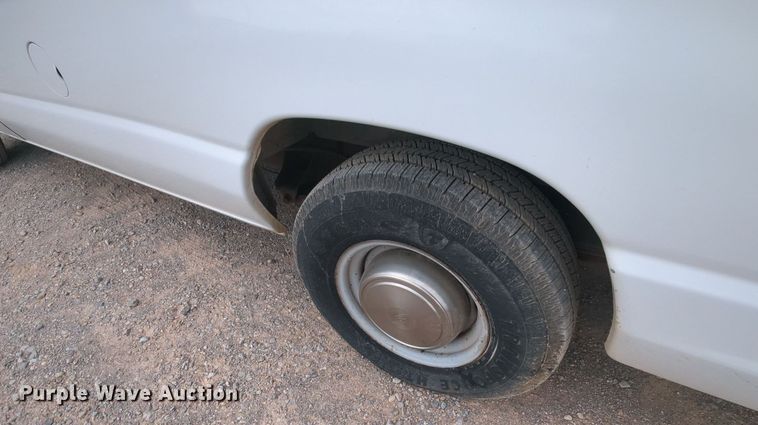 image for item MY9508 2000  Ford E350 Super Duty  van with bucket lift