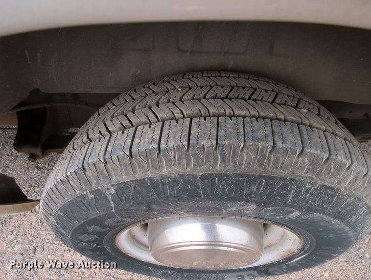 image for item MY9508 2000  Ford E350 Super Duty  van with bucket lift