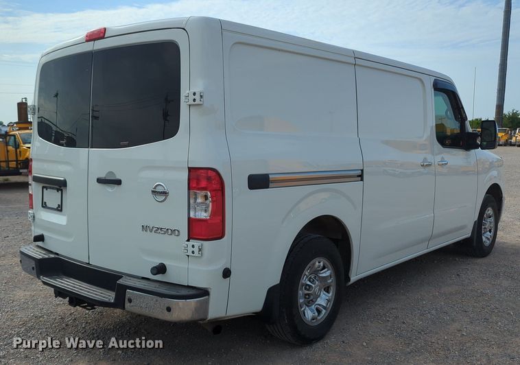 image for item MY9509 2017 Nissan NV2500HD  van