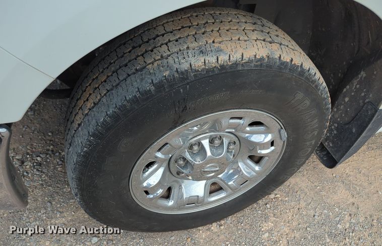 image for item MY9509 2017 Nissan NV2500HD  van