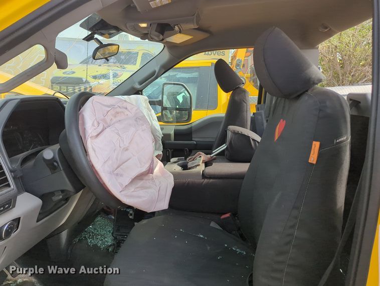 image for item MY9510 2022 Ford  F350 Super Duty  pickup truck cab and chassis