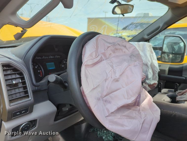 image for item MY9510 2022 Ford  F350 Super Duty  pickup truck cab and chassis