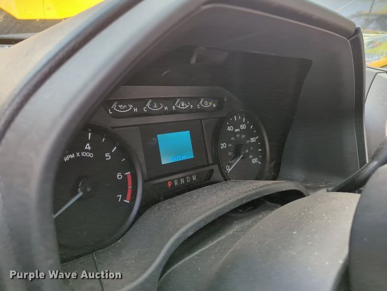 image for item MY9510 2022 Ford  F350 Super Duty  pickup truck cab and chassis