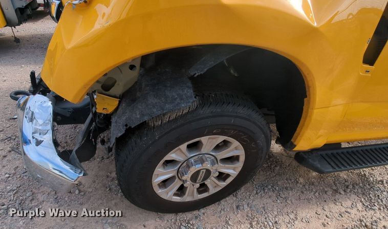 image for item MY9510 2022 Ford  F350 Super Duty  pickup truck cab and chassis