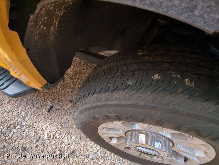 image for item MY9510 2022 Ford  F350 Super Duty  pickup truck cab and chassis