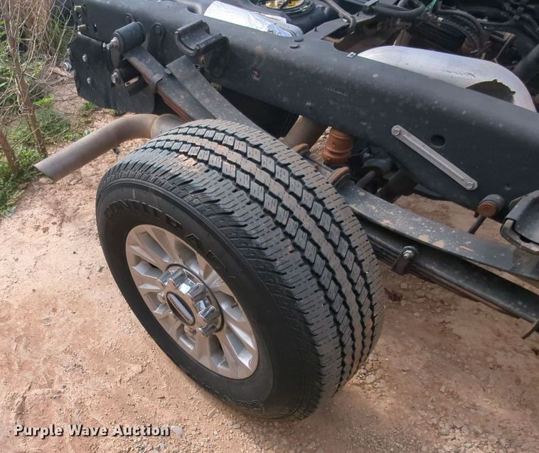 image for item MY9510 2022 Ford  F350 Super Duty  pickup truck cab and chassis