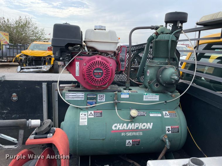 image for item MY9515 2011  Ford F250 Super Duty  utility bed pickup truck