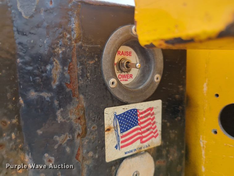 image for item MY9518 2015  Ford F350 Super Duty XL  utility bed pickup truck