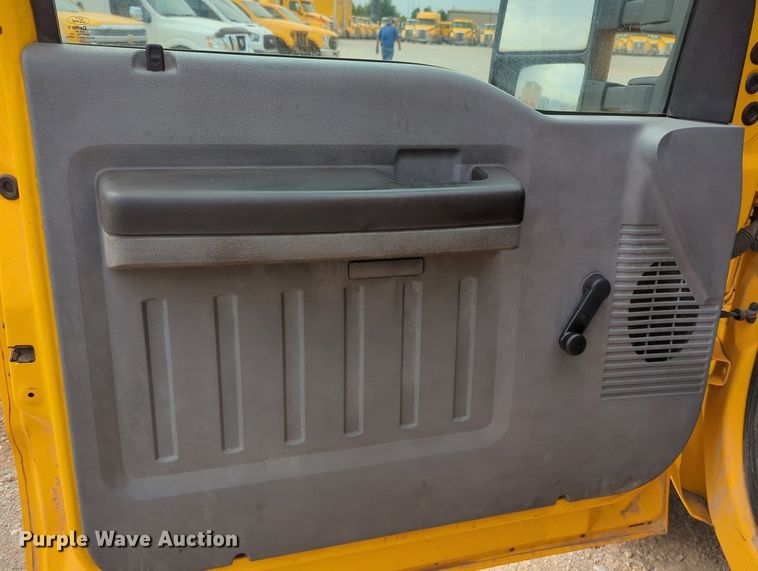 image for item MY9518 2015  Ford F350 Super Duty XL  utility bed pickup truck