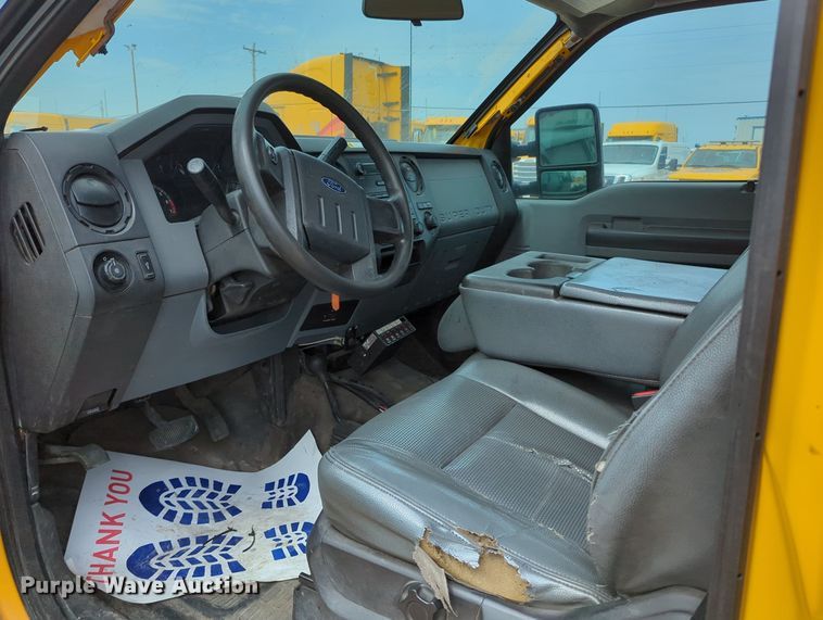 image for item MY9518 2015  Ford F350 Super Duty XL  utility bed pickup truck