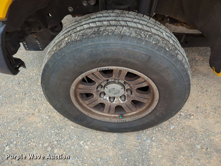 image for item MY9518 2015  Ford F350 Super Duty XL  utility bed pickup truck