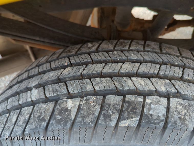 image for item MY9518 2015  Ford F350 Super Duty XL  utility bed pickup truck