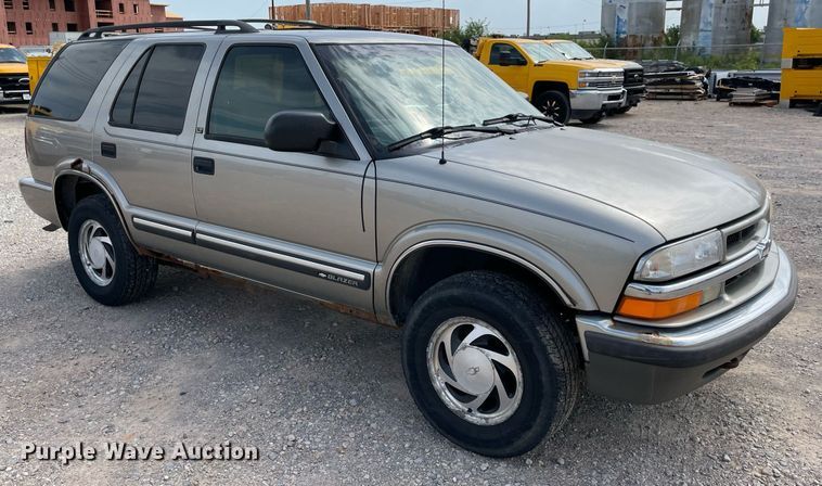 image for item MY9526 2000  Chevrolet Blazer  SUV